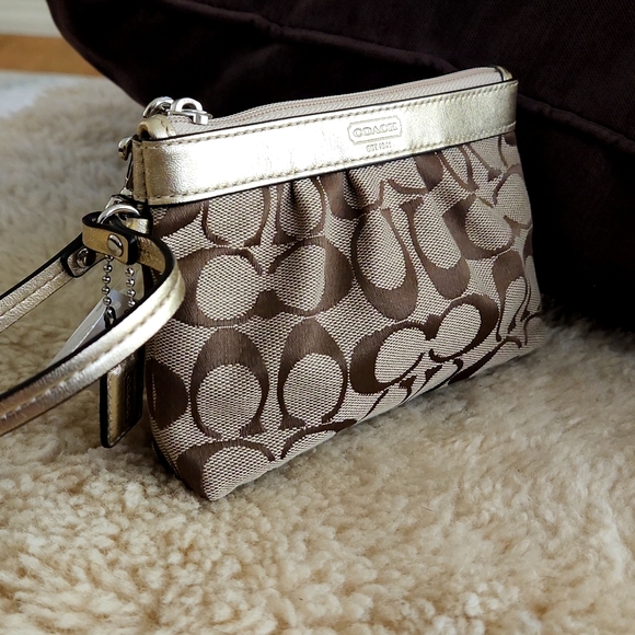 NWT Coach Signature Collection Clutch/Wristlet - Picture 11 of 12